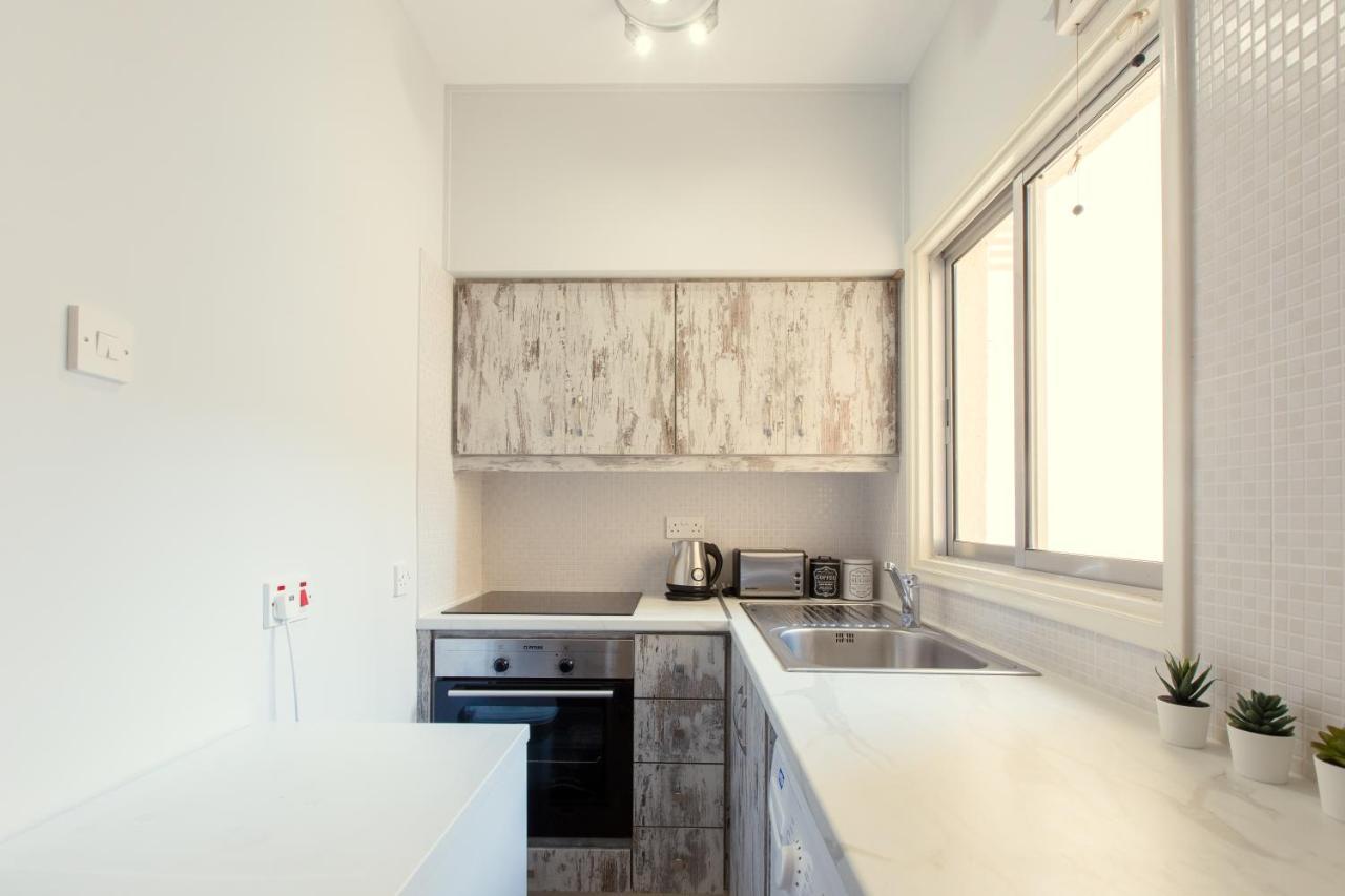 Furnished Seafront Studio Larnaca Exterior photo