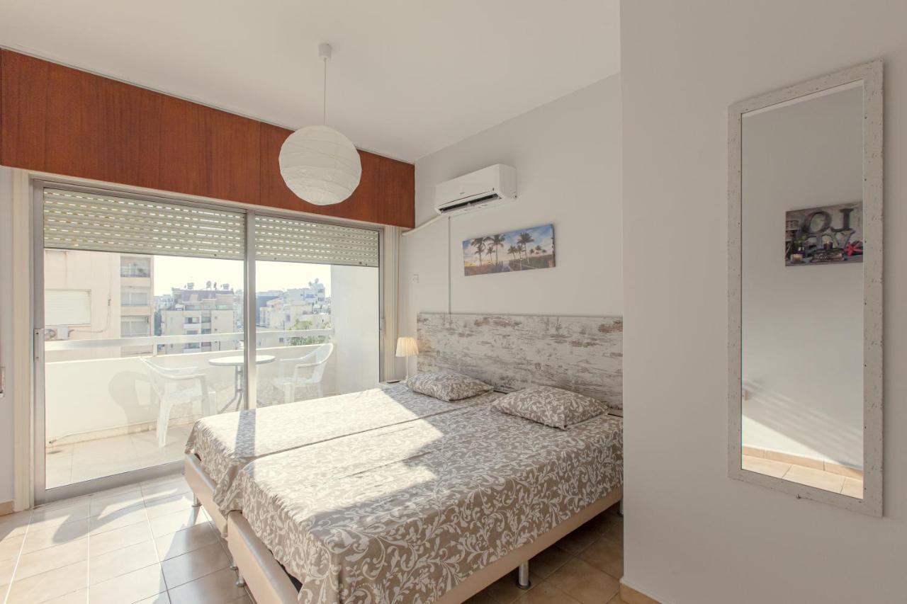 Furnished Seafront Studio Larnaca Exterior photo
