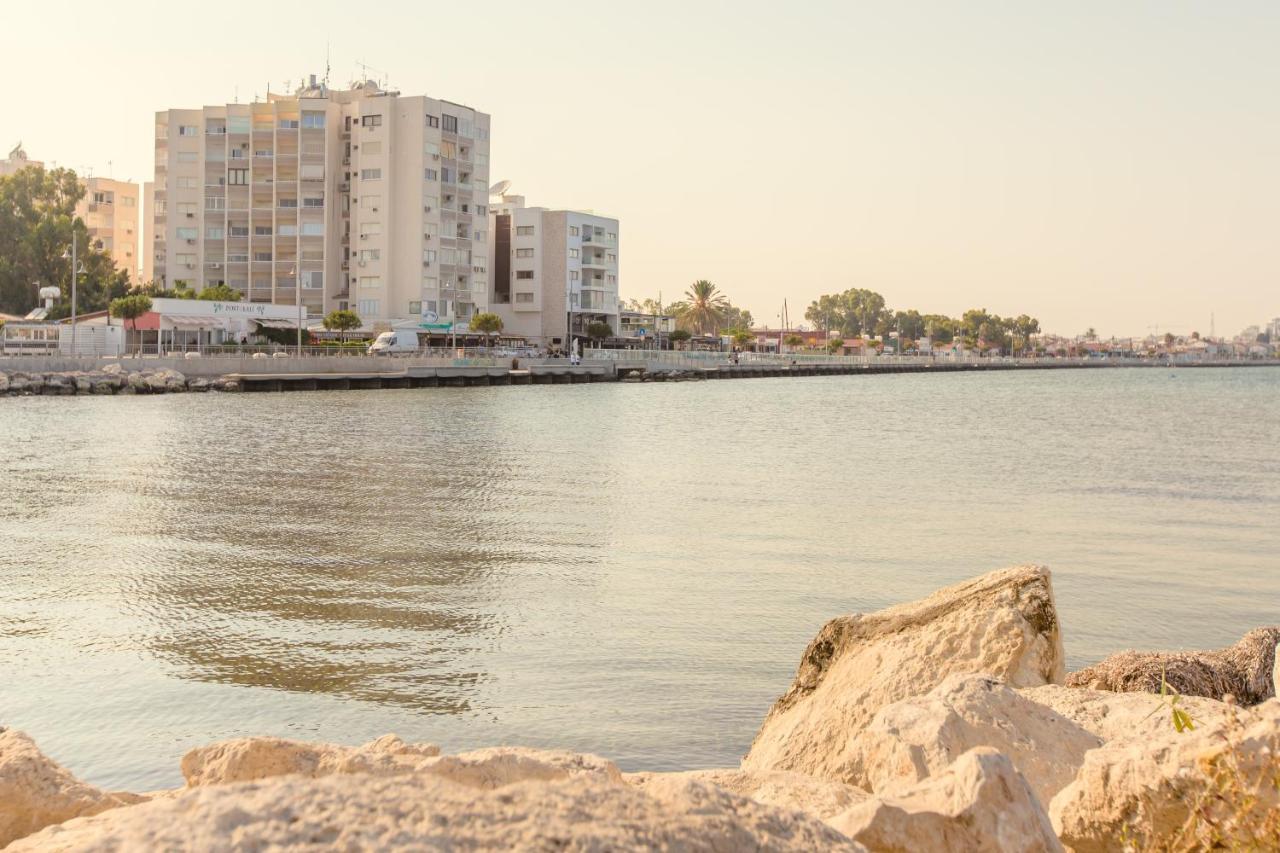 Furnished Seafront Studio Larnaca Exterior photo