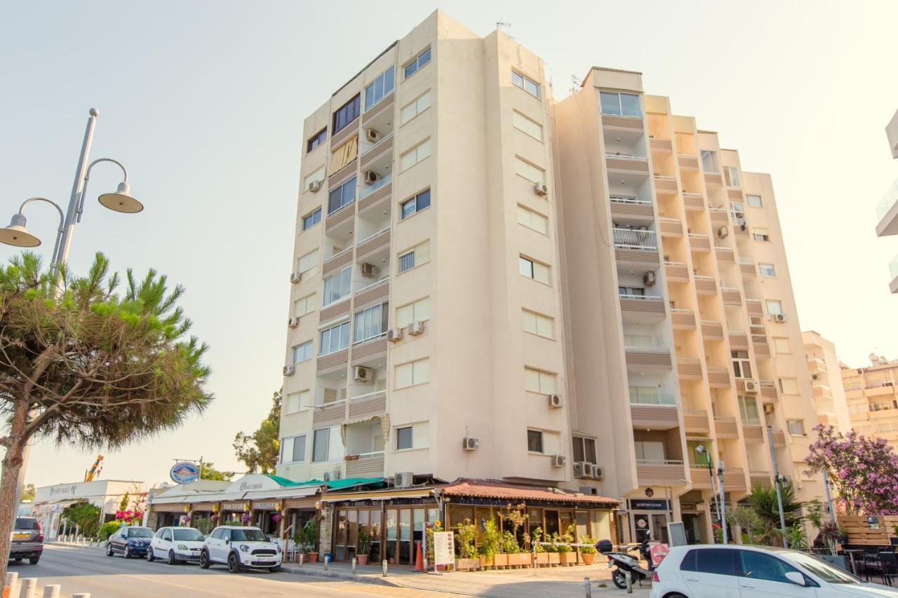 Furnished Seafront Studio Larnaca Exterior photo